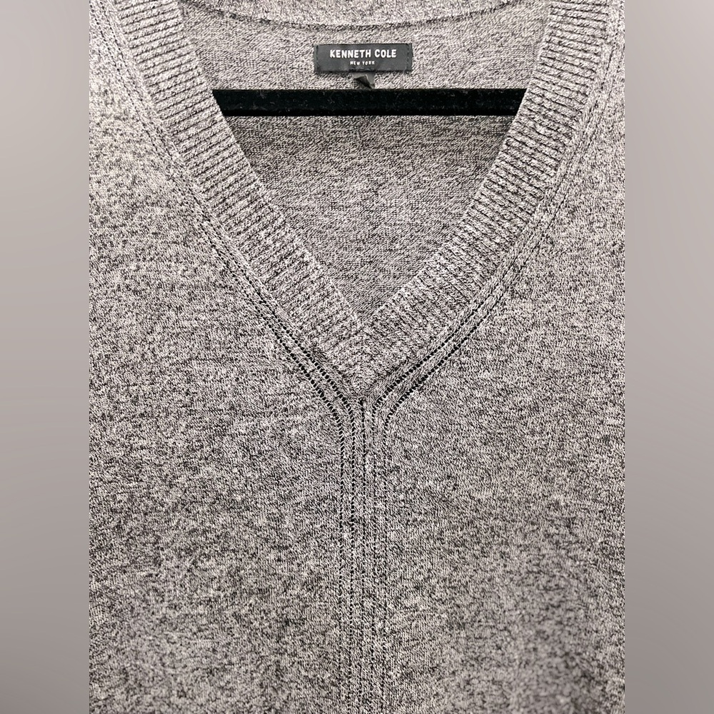 Kenneth Cole Marled Gray V-Neck Pullover Sweater, Size M